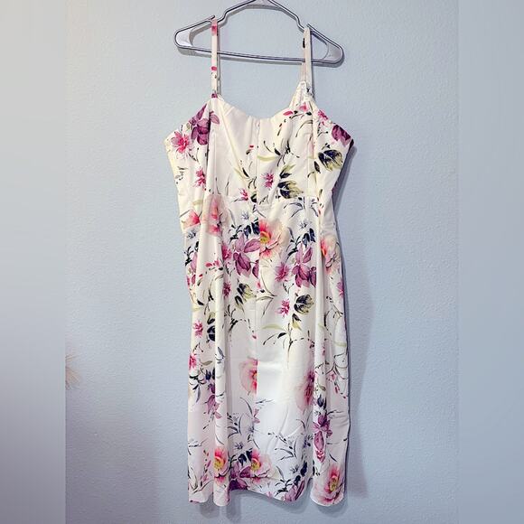 City Chic NWT Darling Tulip Hem Midi Dress in Darling White Floral XXL 24 - Picture 3 of 6